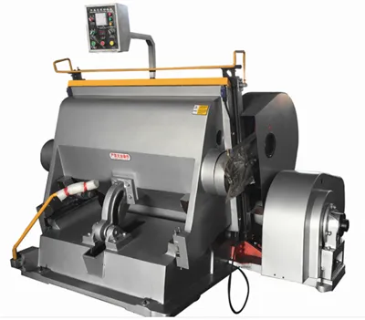 Uma máquina de embalagem de papelão pode funcionar em um ambiente com alta um...